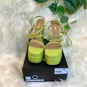 Fashion Nova lime green platform pumps size 9